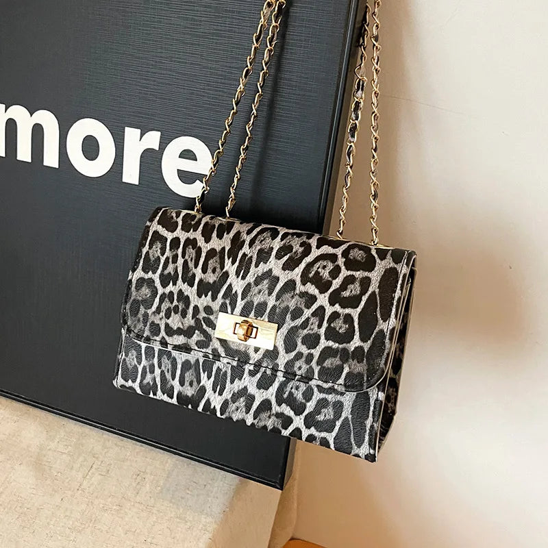 2025 Shoulder bag personalized winter leopard print small square bag 2025 new simple fashion niche design trendy crossbody bag