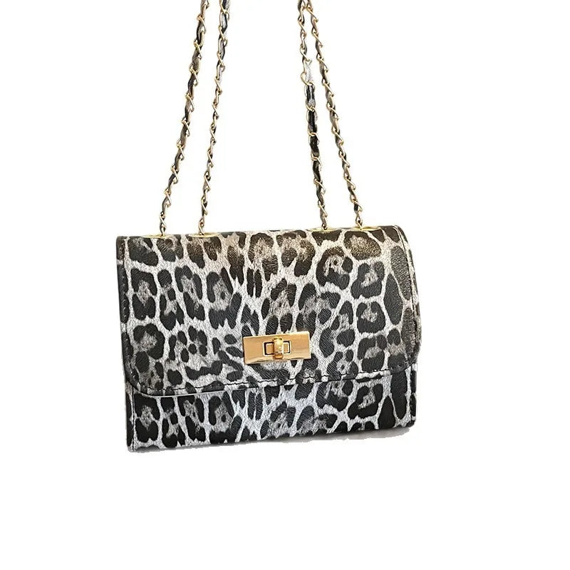 2025 Shoulder bag personalized winter leopard print small square bag 2025 new simple fashion niche design trendy crossbody bag