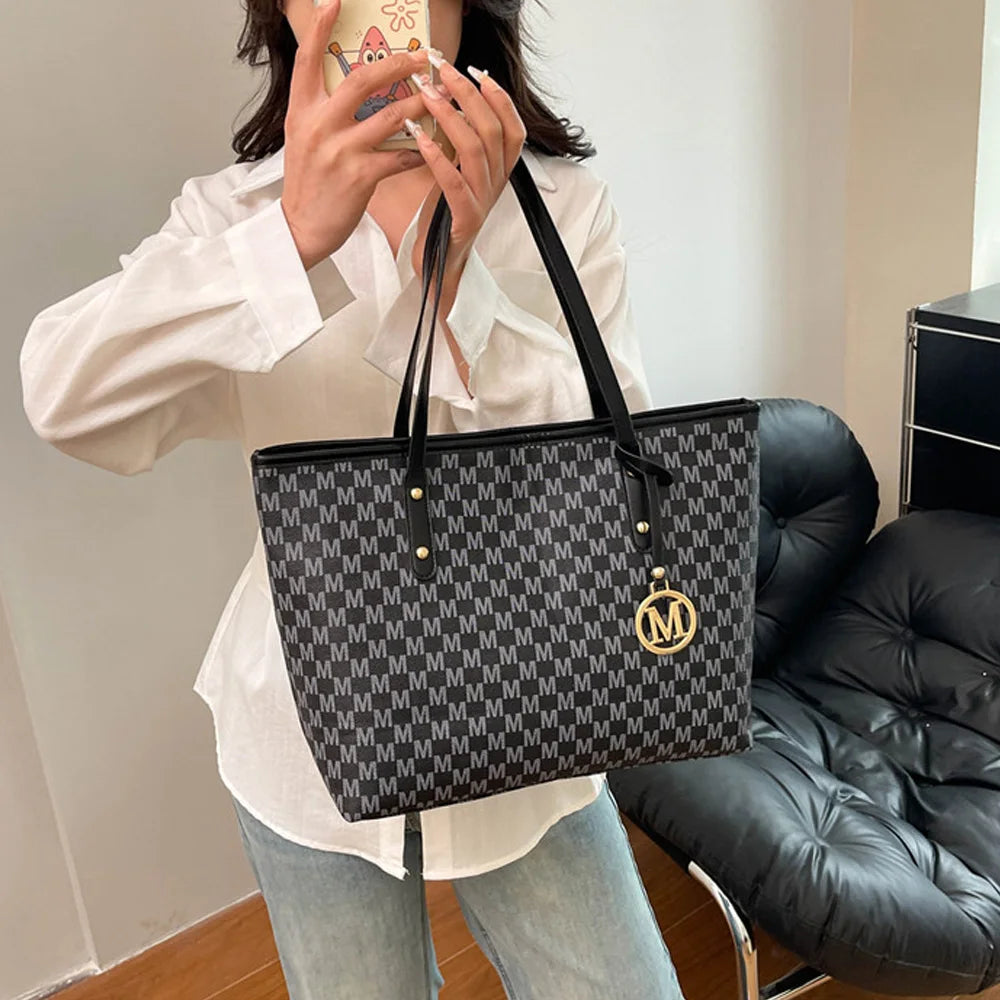 Versatile Large Capacity Shoulder Bag with Letter Print Fashion Luxury Brand Clutch Retro Trend Tote Bag for Commuters